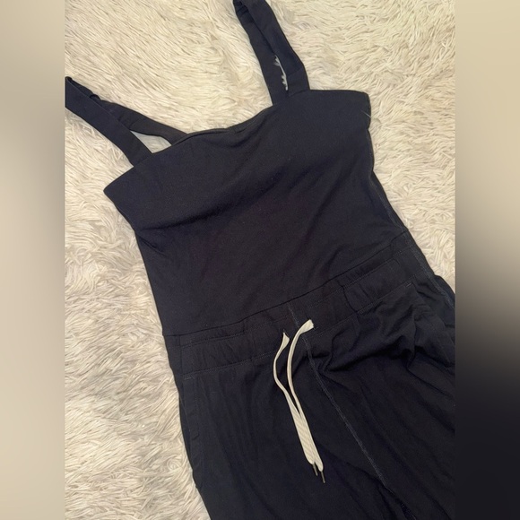 NEW Vuori Pose Scoop Tank sleeveless black ribbed Jumpsuit sz L - Picture 5 of 8